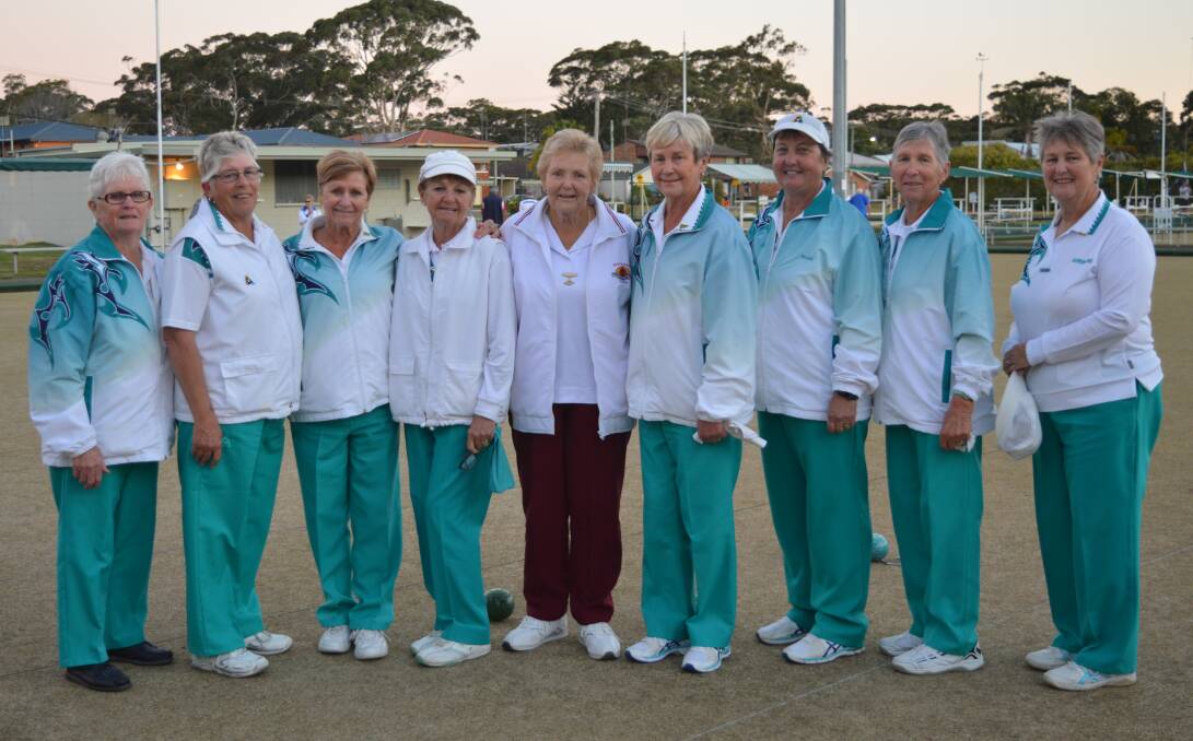 District President Ann Brandley with Gerringong players.