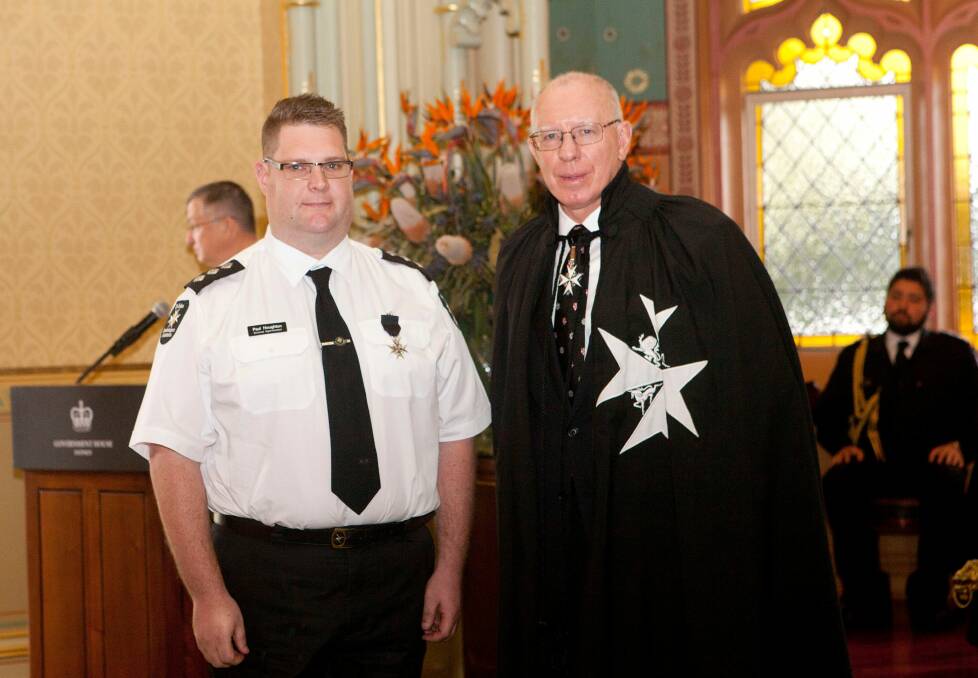 St John volunteer Paul Houghton and His Excellency General The Hon. David Hurley.