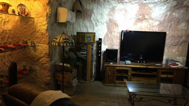 Inside a Coober Pedy “dugout” house. Photo: Kirsten Robb

