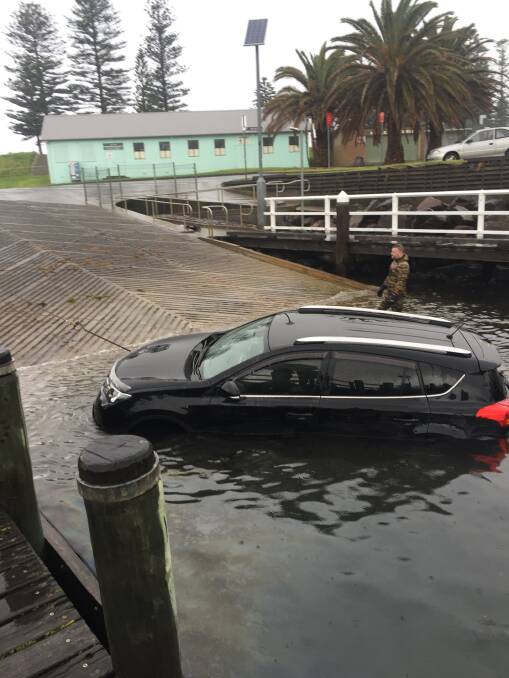 Car sinks in Kiama harbour