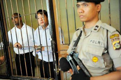 Australian death row prisoners Andrew Chan, centre, and Myuran Sukumaran, left, in a holding cell in 2010. Photo: Antara Foto