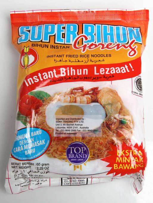 Super Bihun Goreng. The packet suggests serving with a fake fried egg, two prawns, a chicken drumstick, and a rose. Score: 26/40. Photo: Janie Barrett