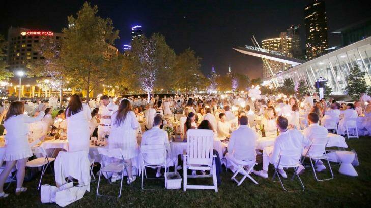 Diner en Blanc on the banks of the Yarra River n Melbourne. Photo: Darrian Traynor