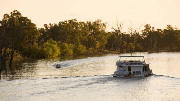 Combine a hike with a houseboat stay on the Murray River. Photo: Robert Blackburn