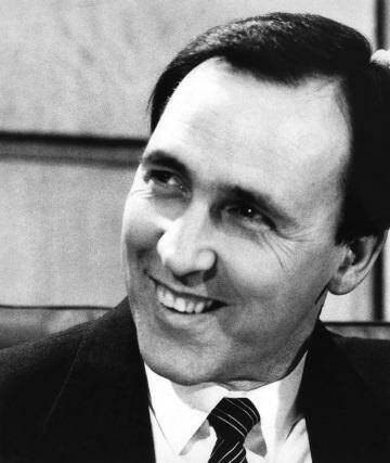Labor politician & Federal Treasurer Paul Keating scratches his head as he announces the government will dump tax reform, 13 August 1985.
SMH Picture by DAVID BARTHO
portrait, headshot, politics, politician, ALP, Labor Party, smiling, mid-shot, laughing, black and white, black & white, 1980s, eighties Photo: David Bartho