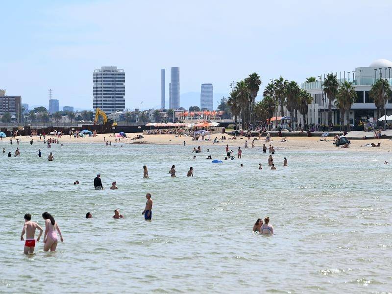 Temperatures are set to ease in Australia's southeast after residents baked in hot conditions. (Morgan Hancock/AAP PHOTOS)