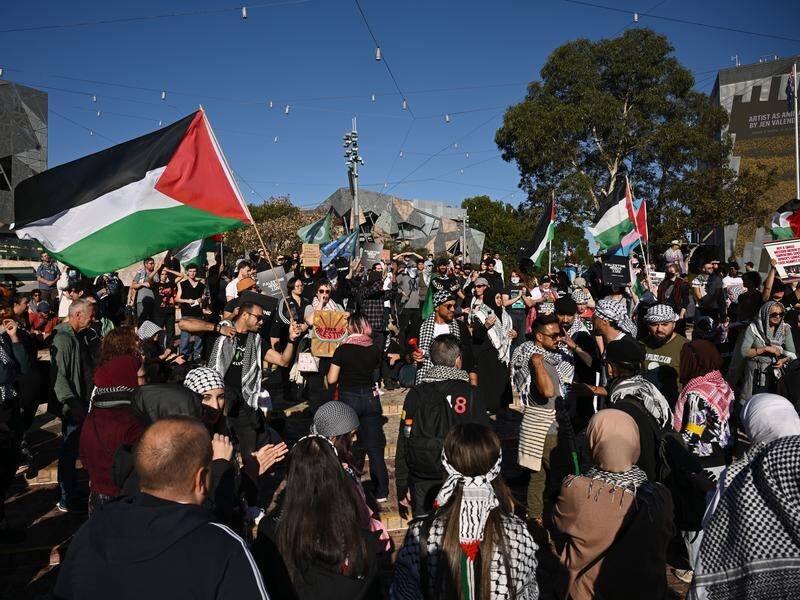 Australians have conflicting perspectives on the Gaza war, with street protests happening regularly. (Joel Carrett/AAP PHOTOS)