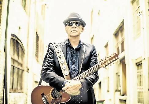 Australian singer-songwriter Russell Morris will perform in the Illawarra this Friday night.