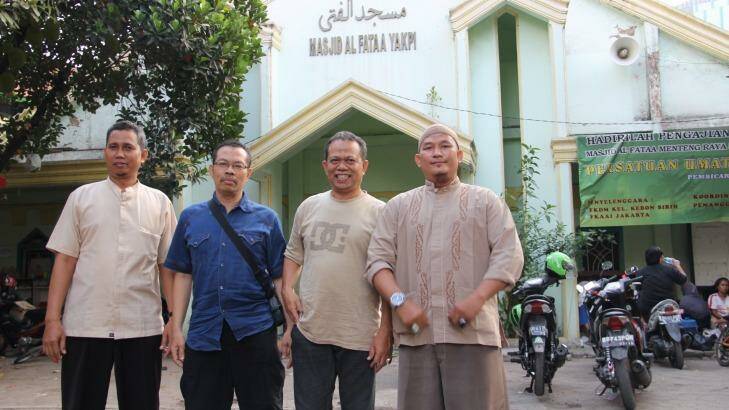 Islamic State supporter Budi Waluyo (right) with three former Jemaah Islamiah members in front of the Al Fataa mosque in Jakarta. Photo: Tom Allard