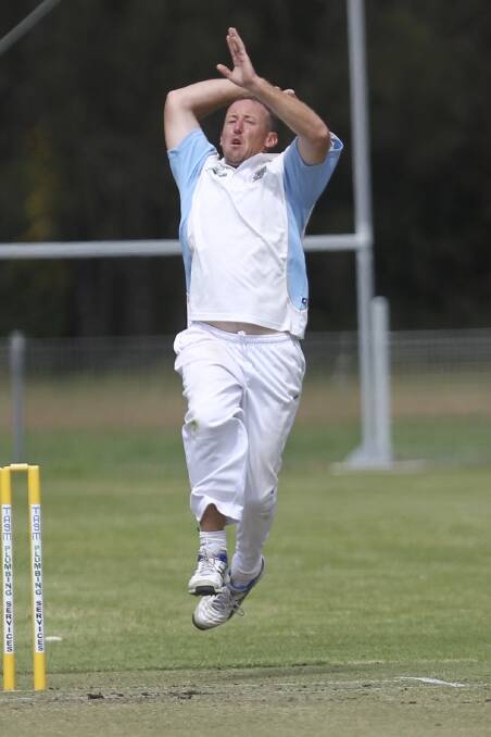 Oak Flats bowling spearhead Rob Hill in action during his side's semi-final win over Kiama Cavaliers last weekend, which put them into next weekend's MLC Advice Premier League final against Oak Flats. Picture: DAVID HALL