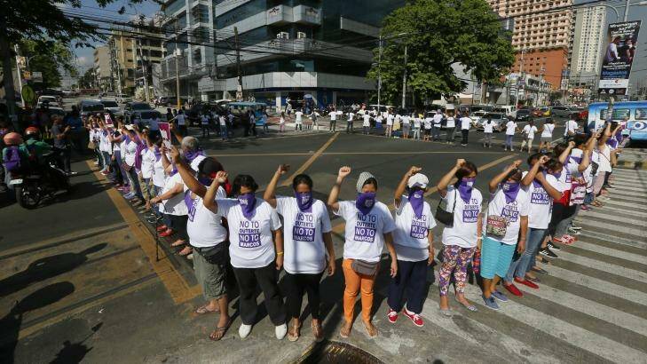Anti-Duterte protesters link arms to block traffic in Quezon city, northeast of Manila, on Thursday. Photo: Bullit Marquez