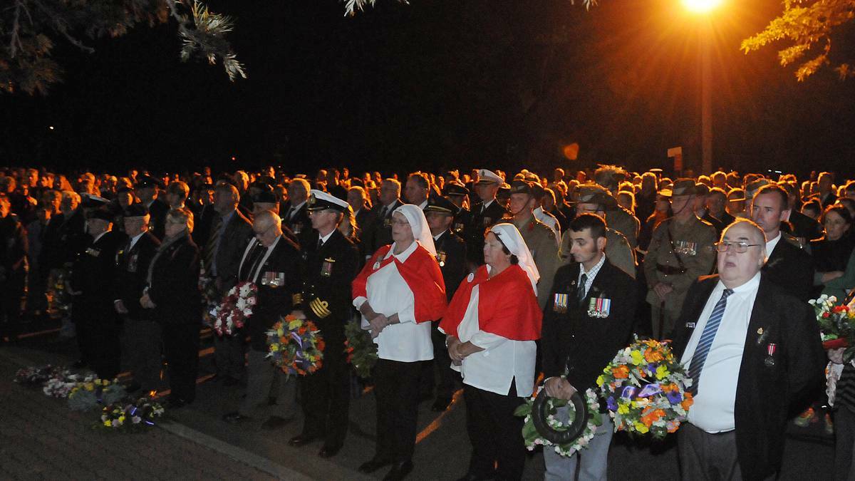 TAMWORTH: Thousands gathered at Tamworth's Anzac Park for the Dawn Service. Photo: Geoff O'Neill, The Northern Daily Leader. 