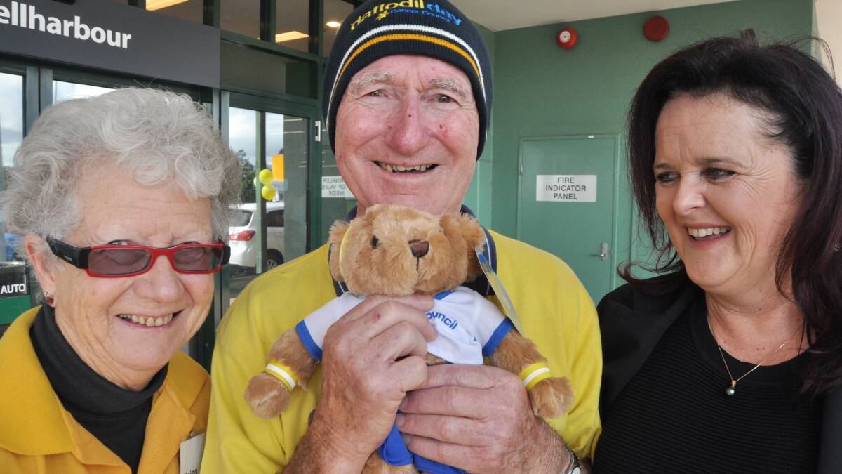 Cancer Council volunteers Helen Bent and Noel Dare with Shellharbour MP Anna Watson in Shellharbour City. Picture Eliza Winkler