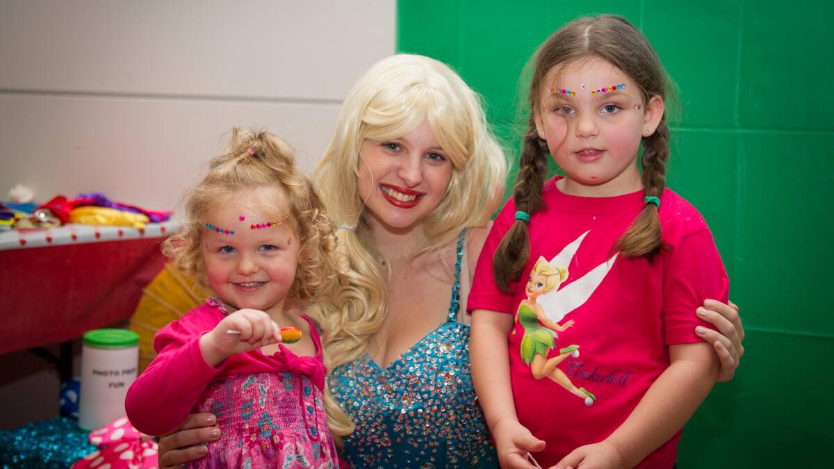 Ruby Laidler, Jessica Wilson (Queen Elsa) and Georgie Laidler.