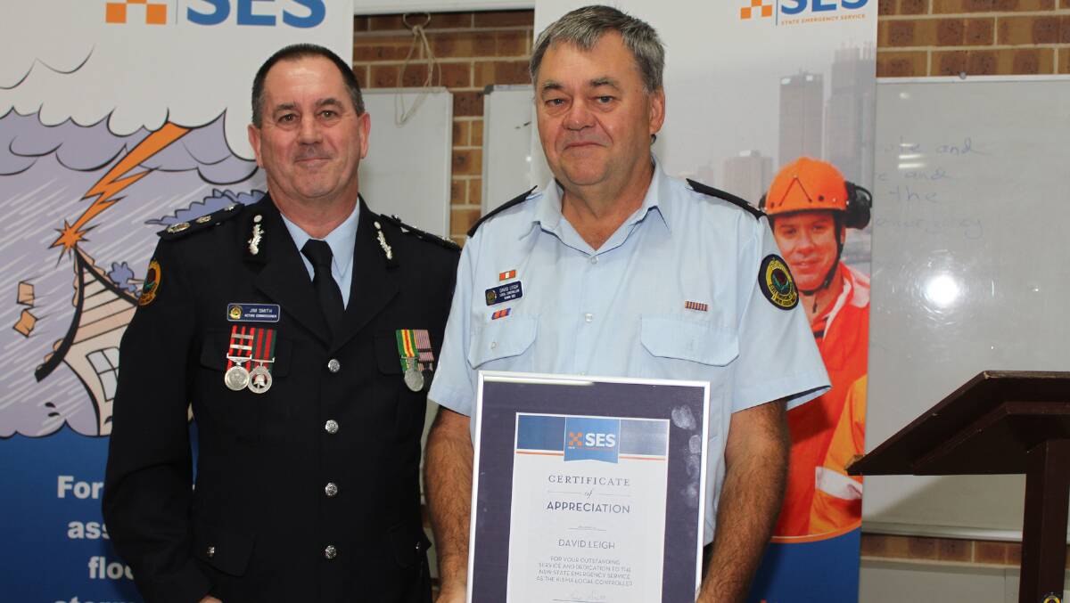 Acting NSW SES Commissioner Jim Smith presents David Leigh with an appreciation certificate. Picture: DAVID HALL