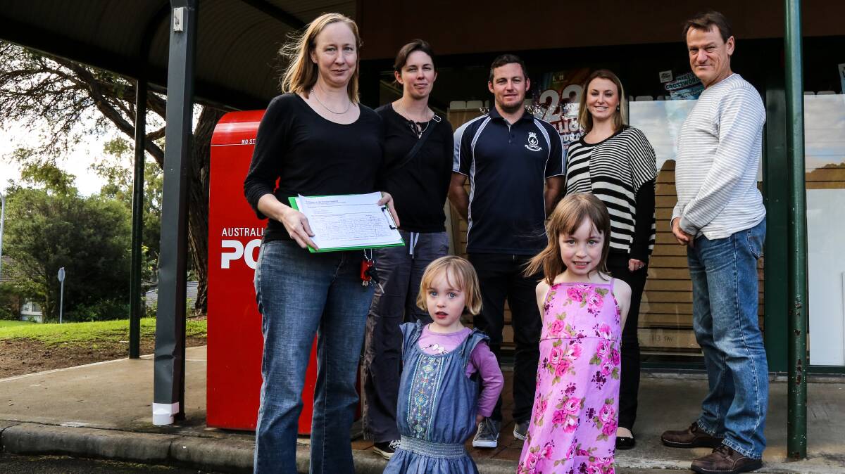 Members of the Save Kiama Downs from Petrol and Fast Food Giants group. 