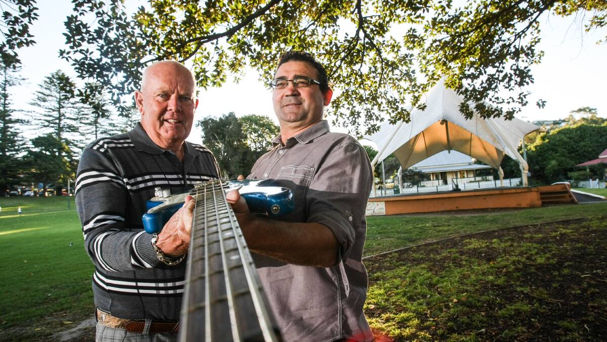 Event supporter Kiama councillor Warren steel and organiser Charlie  D’Amico when the gigs were launched. Picture: DYLAN ROBINSON 