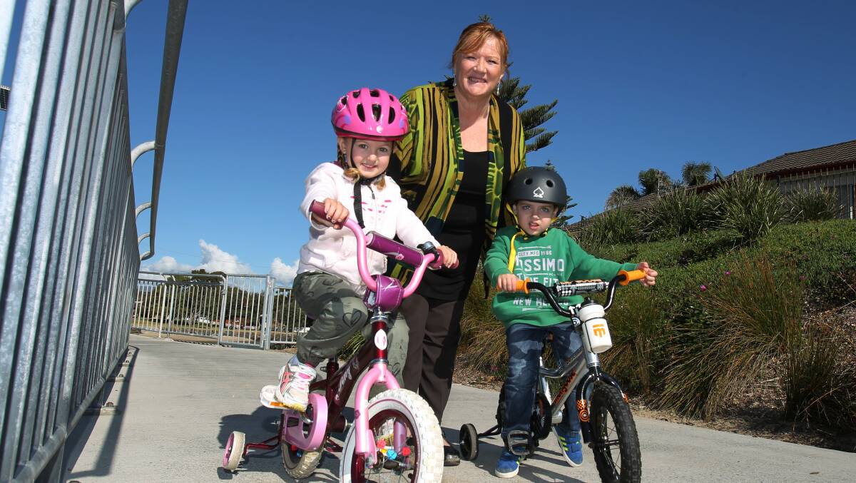 Shellharbour Mayor Marianne Saliba with Lily Cassar, 4 (left), and Isaac Baez, 3, launching the Bike About event.  GREG TOTMAN