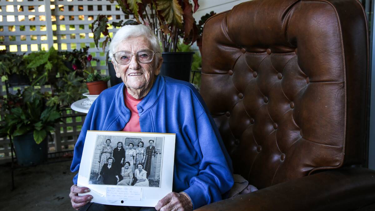 Kiama Knights seniors life member Norma Stead with as photo of a past Ladies Auxiliary. Picture: GEORGIA MATTS