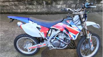 This stolen Yamaha motorbike was seized by police at a Kembla Street address in Wollongong on Tuesday, April 23, 2024. Picture by Wollongong Police District 