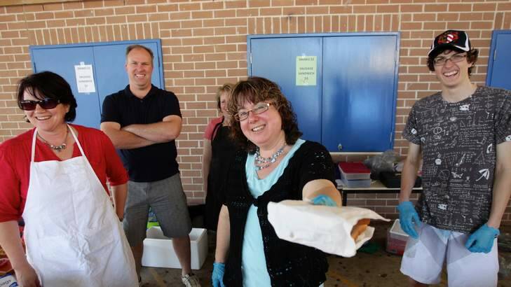The all important sausage sizzle at Glenmore Park High School. Photo: Dallas Kilponen