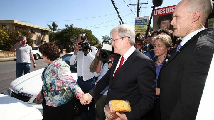 Prime Minister Kevin Rudd returns to his C1 with his wife Therese Rein after casting their votes in Brisbane. Photo: Andrew Meares