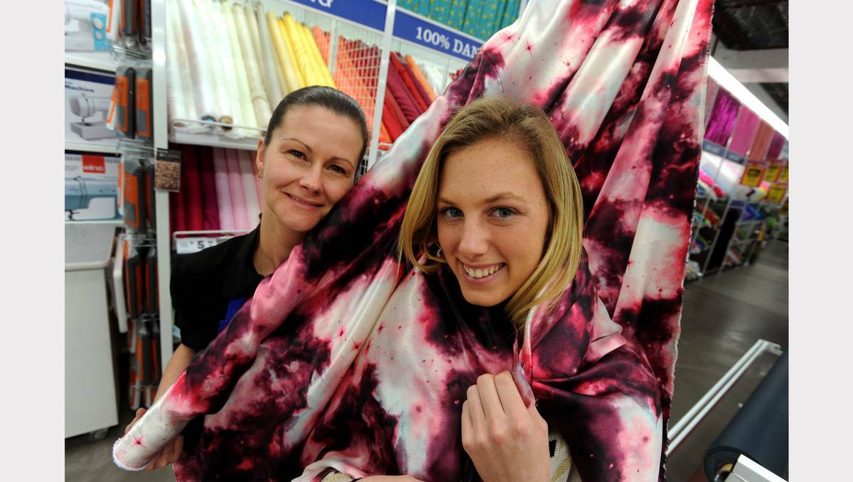  Spotlight’s Peta Atkins helps Horsham’s Taylor Mentha pick a pattern for the Horsham Show Spotlight Creative Textile Design Competition. Picture: Paul Carracher