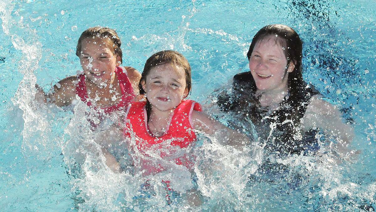The remainder of Tamworth Regional Council’s swimming pools opened for business this week. PHOTO: Geoff O’Neill. 