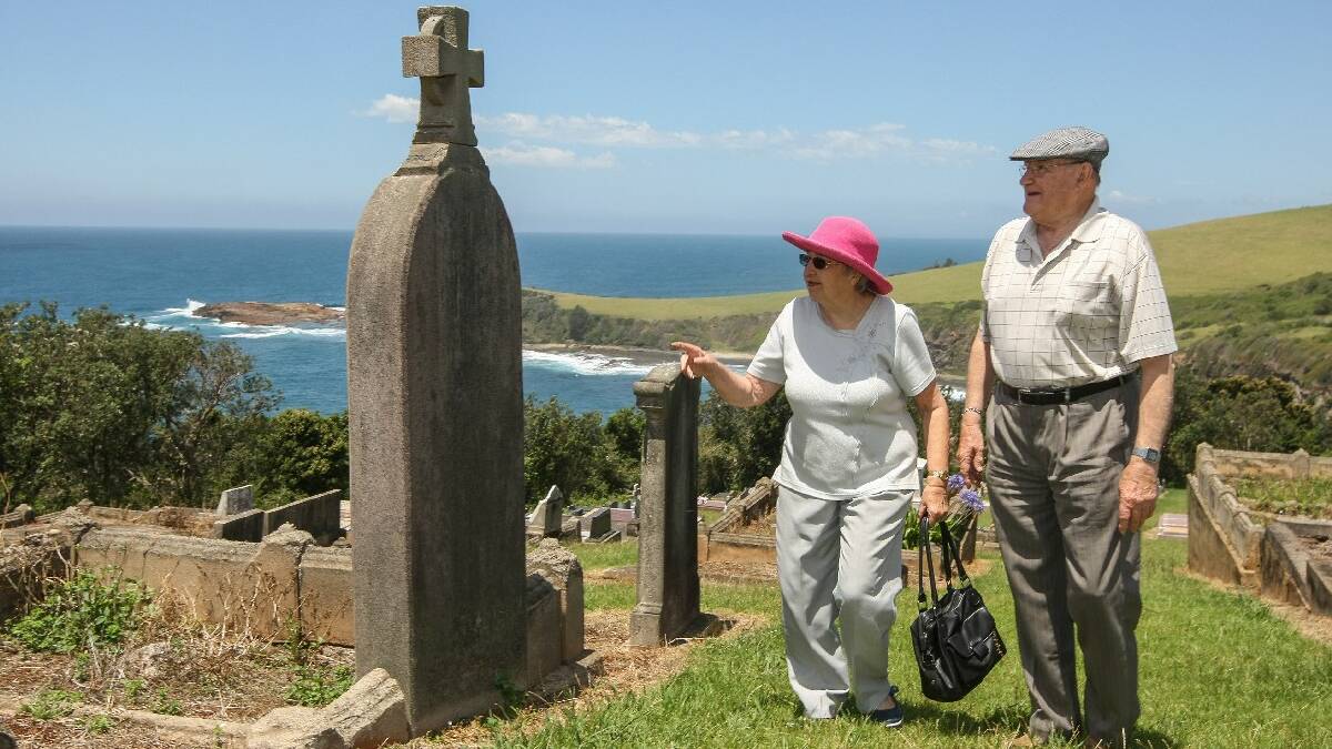 KIAMA: History buffs Ray Thorburn and Maragaret Sharpe are opposed to new laws allowing leases on burial plots.