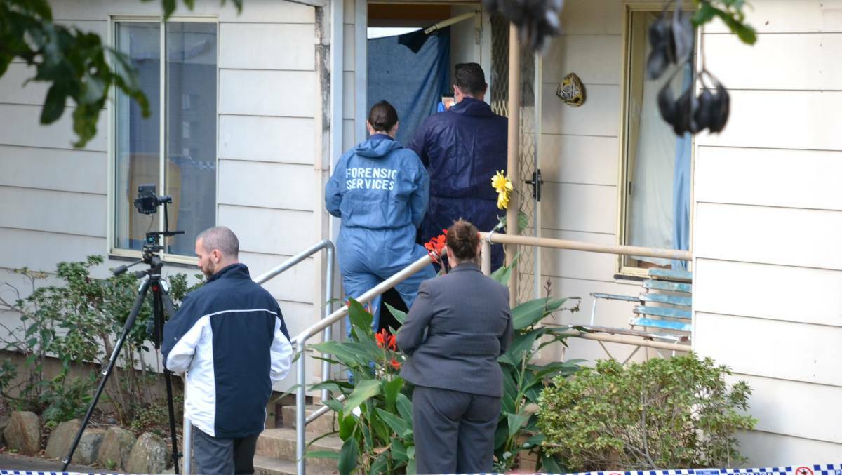  Nowra detectives and forensic officers examine the Nowra unit where the man was found. 