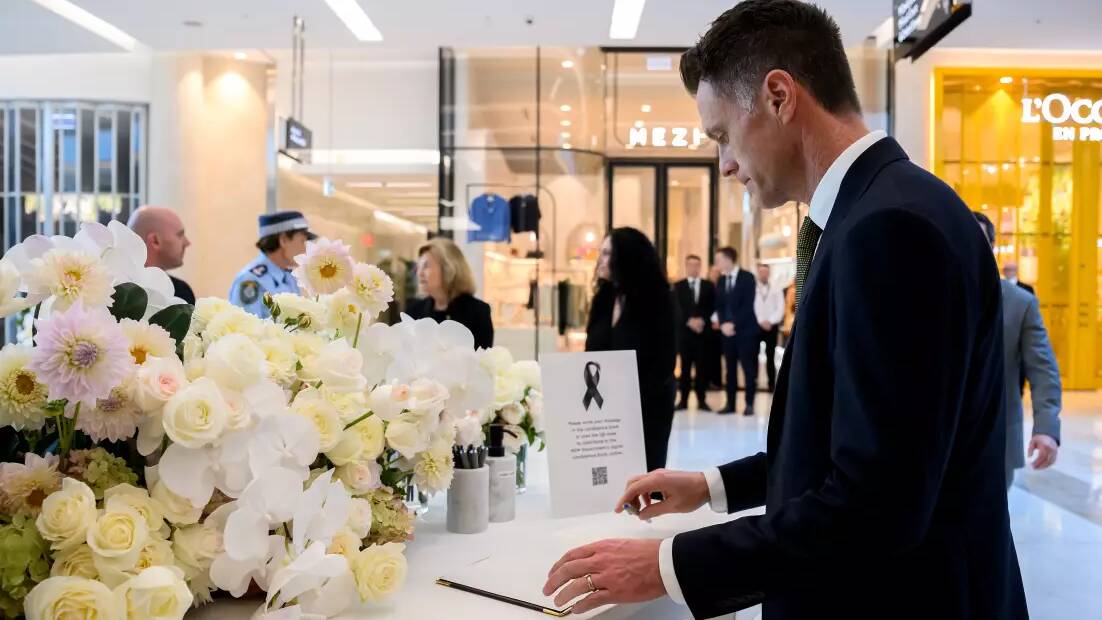 NSW Premier Chris Minns signs a condolence book whilst visiting a memorial to the victims who lost their lives in Saturdays knife attack at Westfield Bondi Junction shopping centre. Photo by AAP Image/Bianca De Marchi